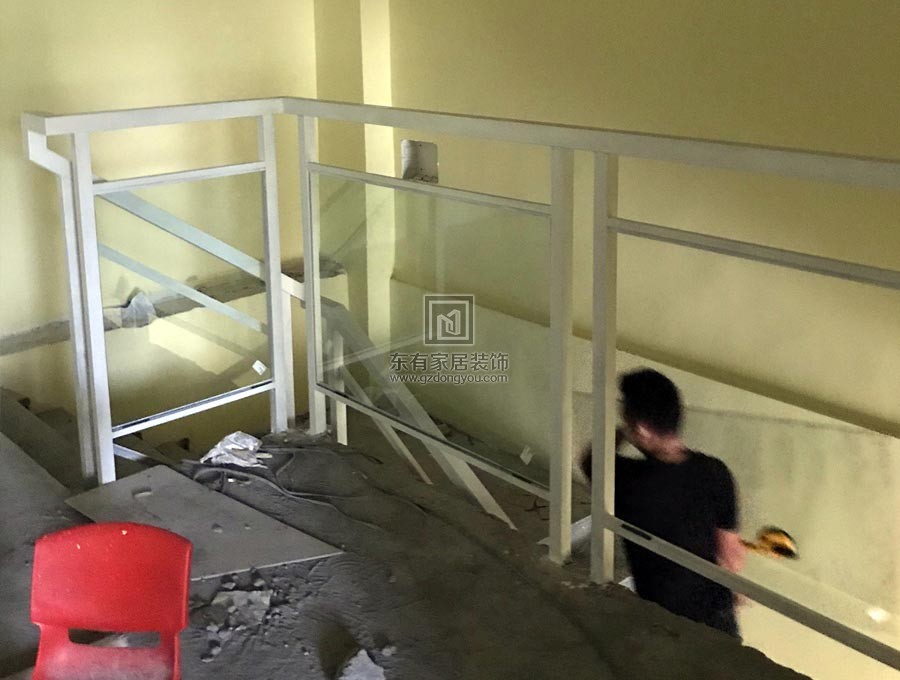 不銹鋼鍍白色樓梯扶手科學城科翔路周先生家不銹鋼烤漆樓梯扶手 FS-073