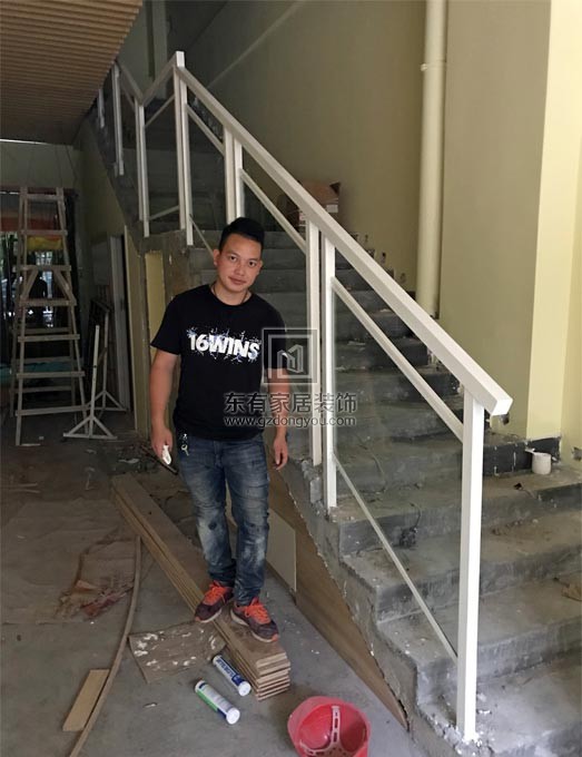不銹鋼鍍白色樓梯扶手科學城科翔路周先生家不銹鋼烤漆樓梯扶手 FS-073