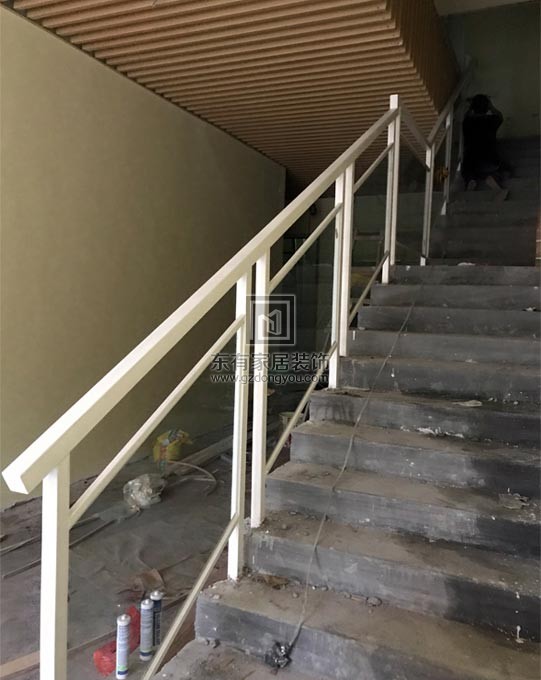 不銹鋼鍍白色樓梯扶手科學城科翔路周先生家不銹鋼烤漆樓梯扶手 FS-073