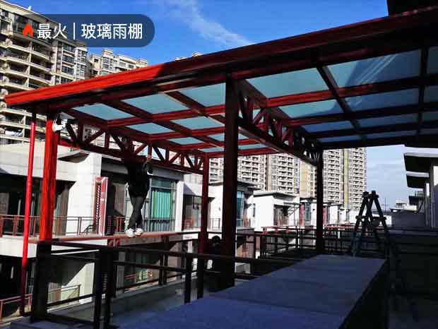 2019別墅鋁合金玻璃雨棚安裝過程實拍