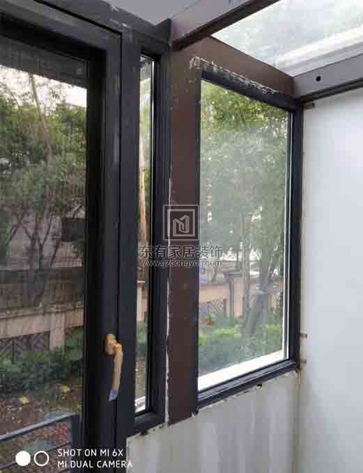 鳳鋁型材玻璃雨棚項(xiàng)目安裝過程
