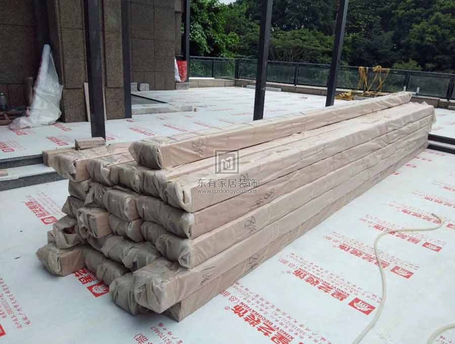 南沙濱海花園仿木紋玻璃雨棚