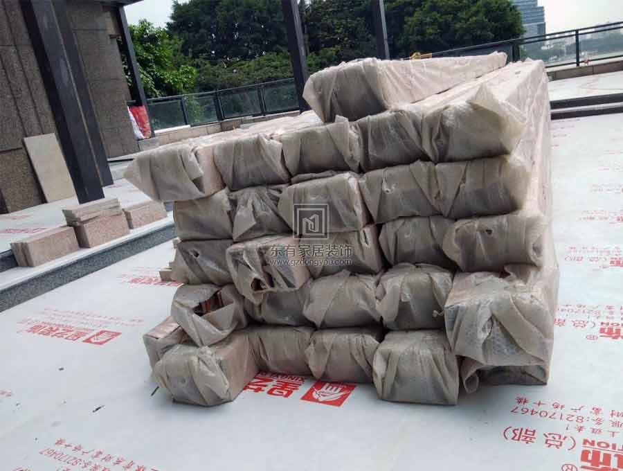 南沙濱海花園仿木紋玻璃雨棚