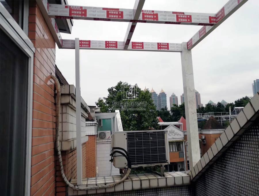 南沙濱海花園仿木紋玻璃雨棚