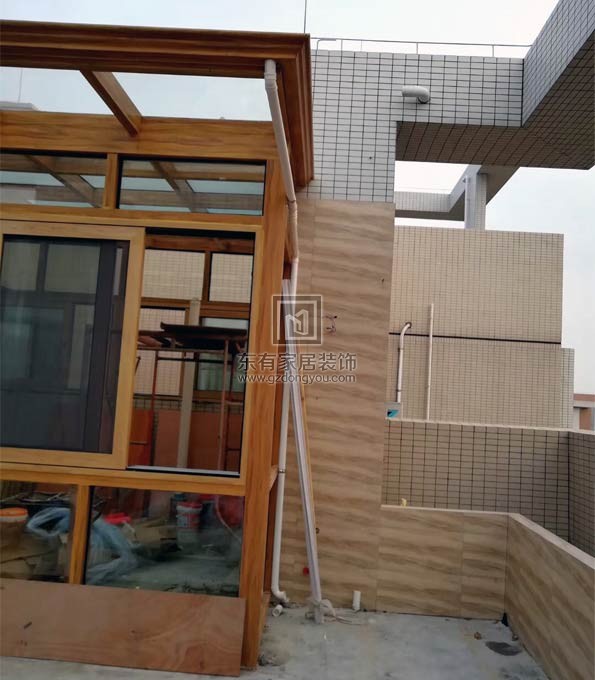 南沙濱海花園仿木紋玻璃雨棚