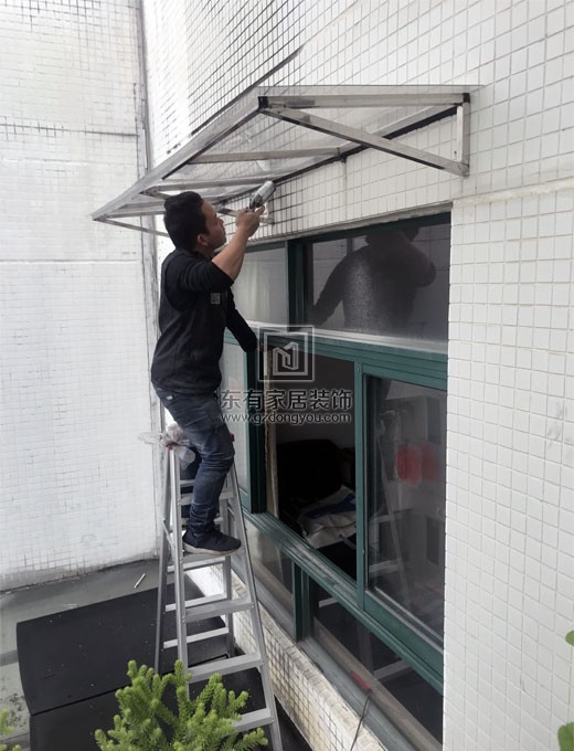 不銹鋼雨棚安裝過程