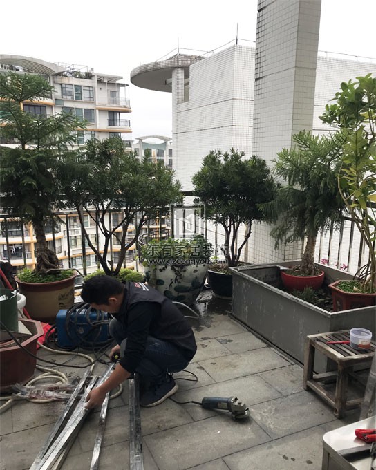 不銹鋼雨棚安裝過程
